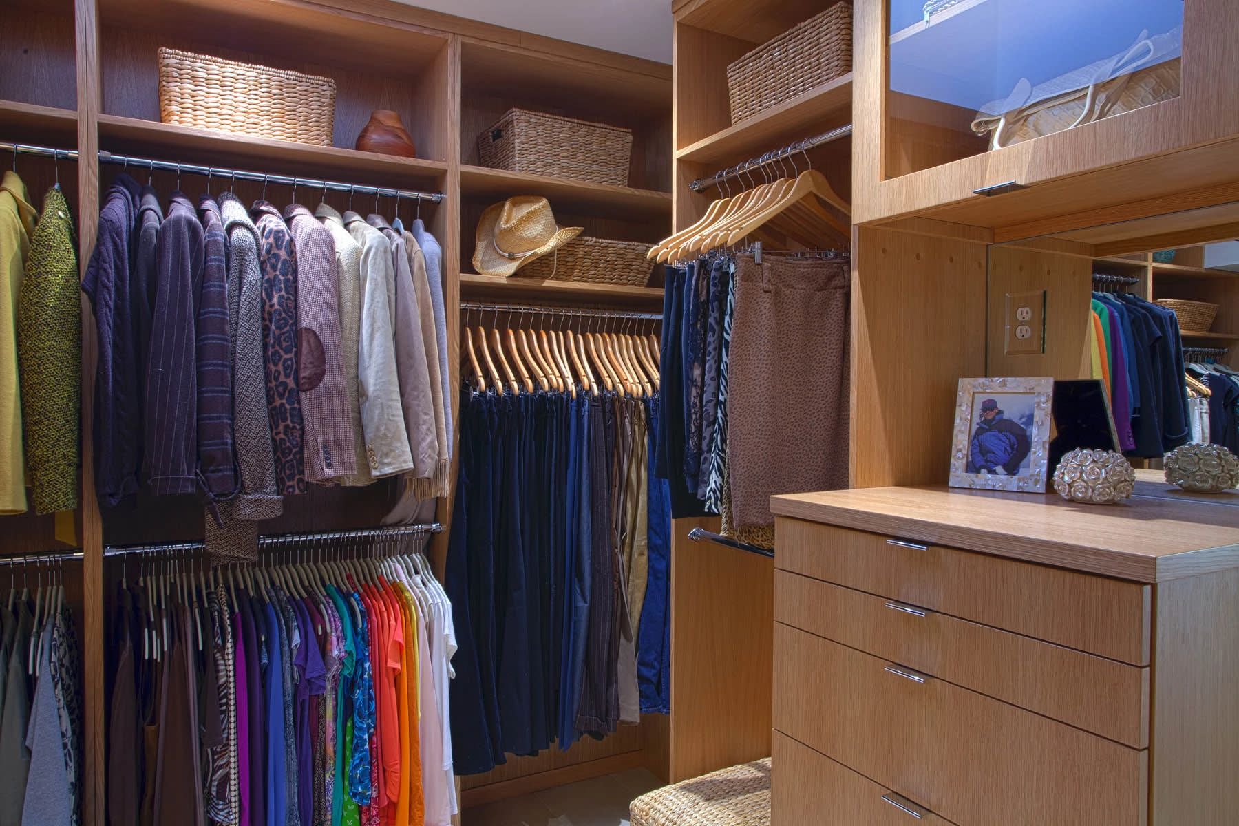 white rift oak contemporary closet