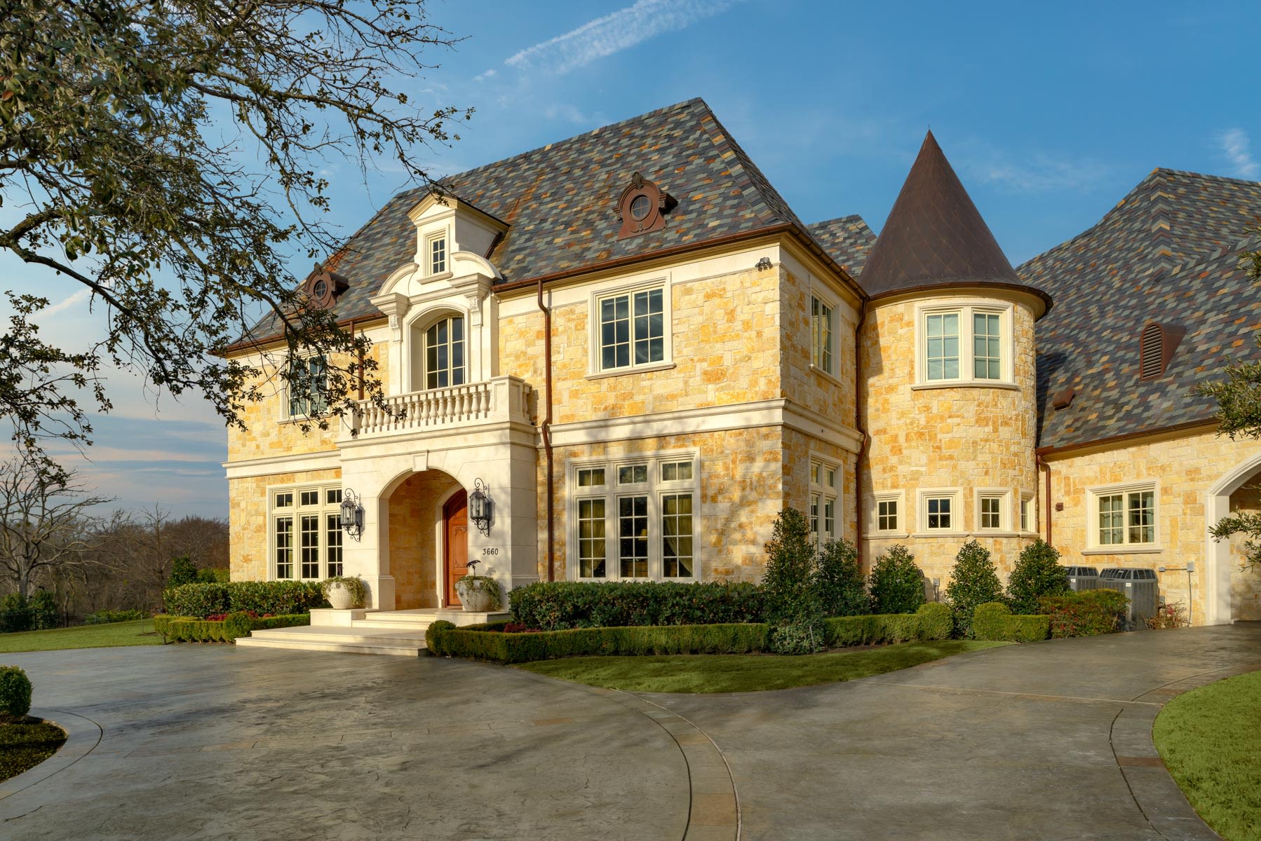 Dallas Estate in Classical Architectural style by Lloyd Lumpkins Architects
