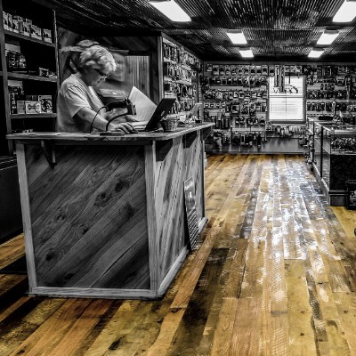 rustic-oak-flooring-gun-store-texas