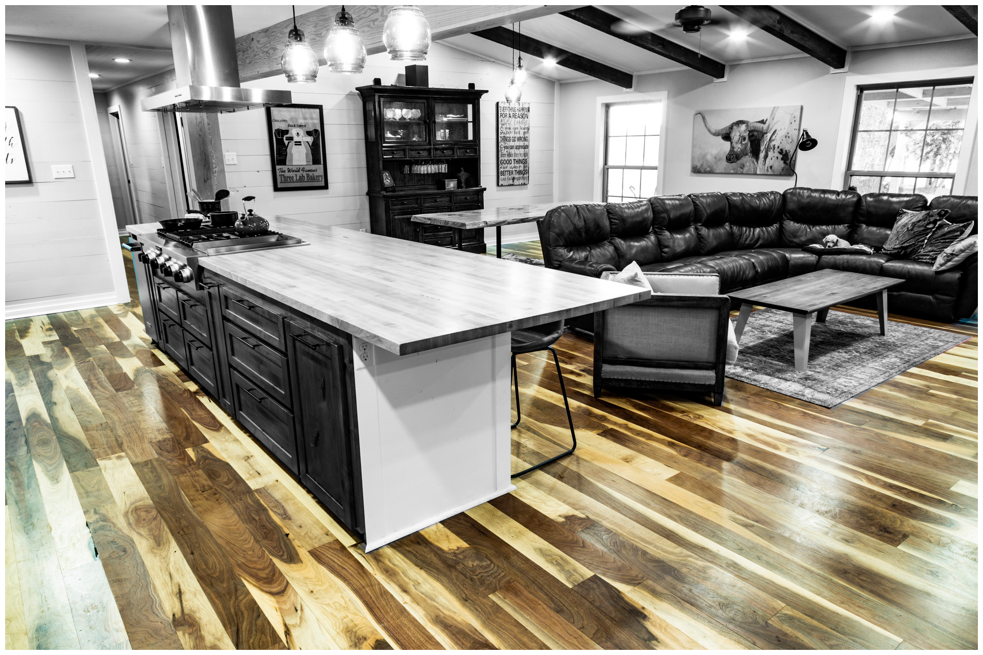 https://res.cloudinary.com/govimg/image/upload/v1564886339/5936ba1278e8f3cd462cf480/silver-walnut-wood-flooring.jpg