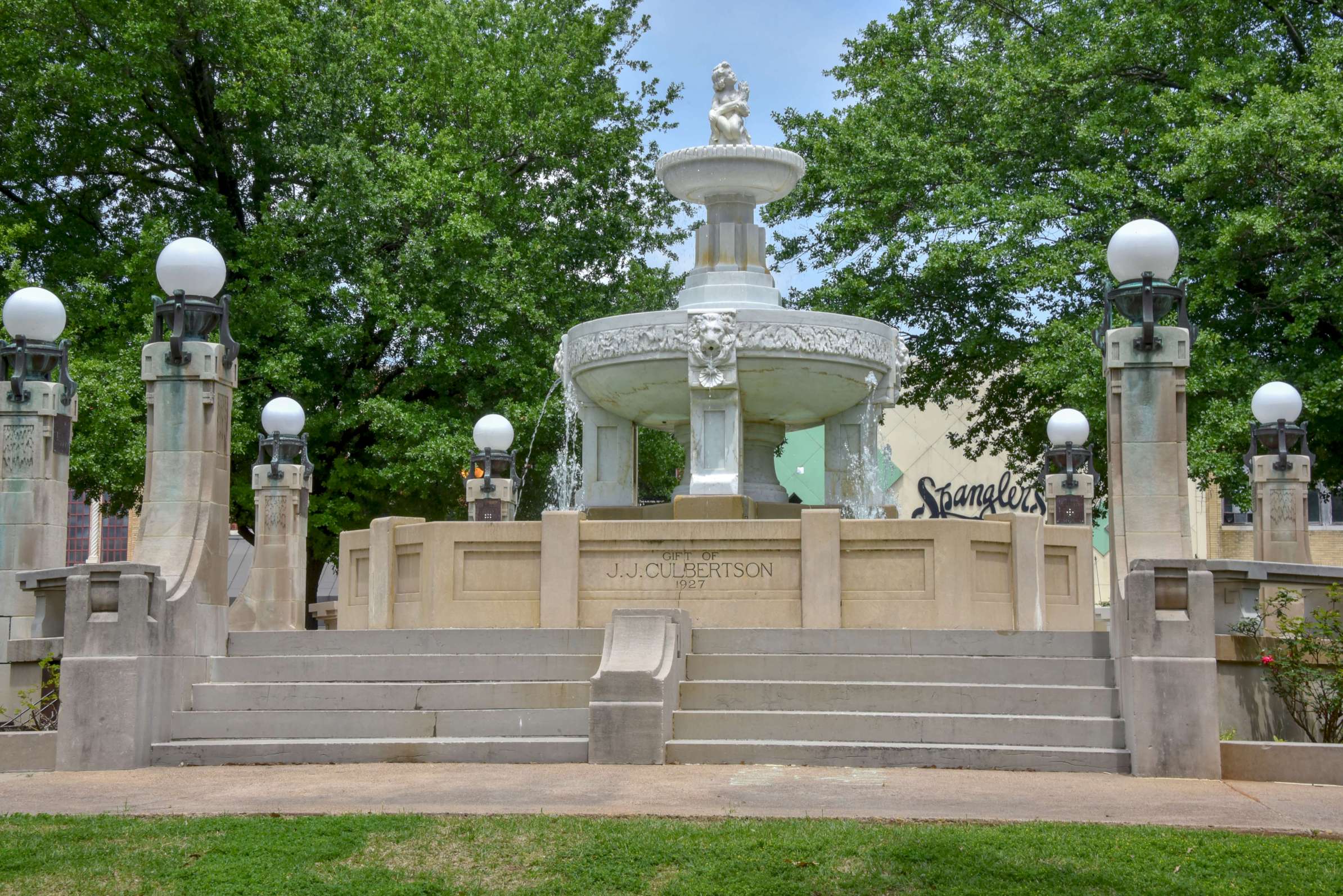 Fountain at courthouse paris texas