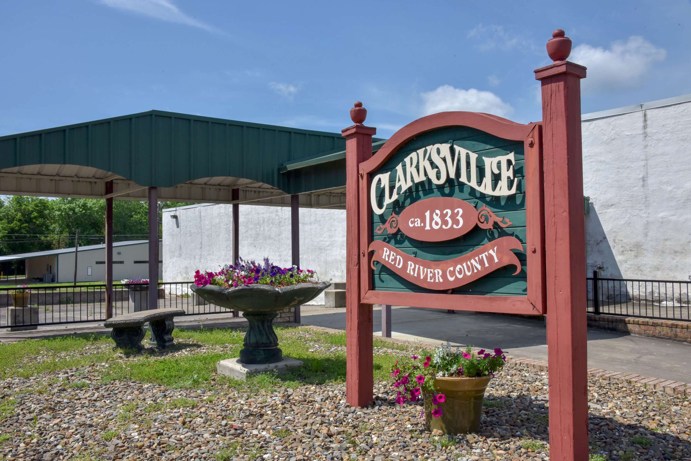 welcome to clarksville texas sign