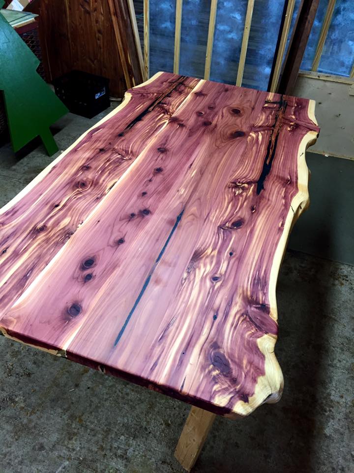 https://res.cloudinary.com/govimg/image/upload/v1579120539/5936ba1278e8f3cd462cf480/eastern-red-cedar-live-edge.jpg