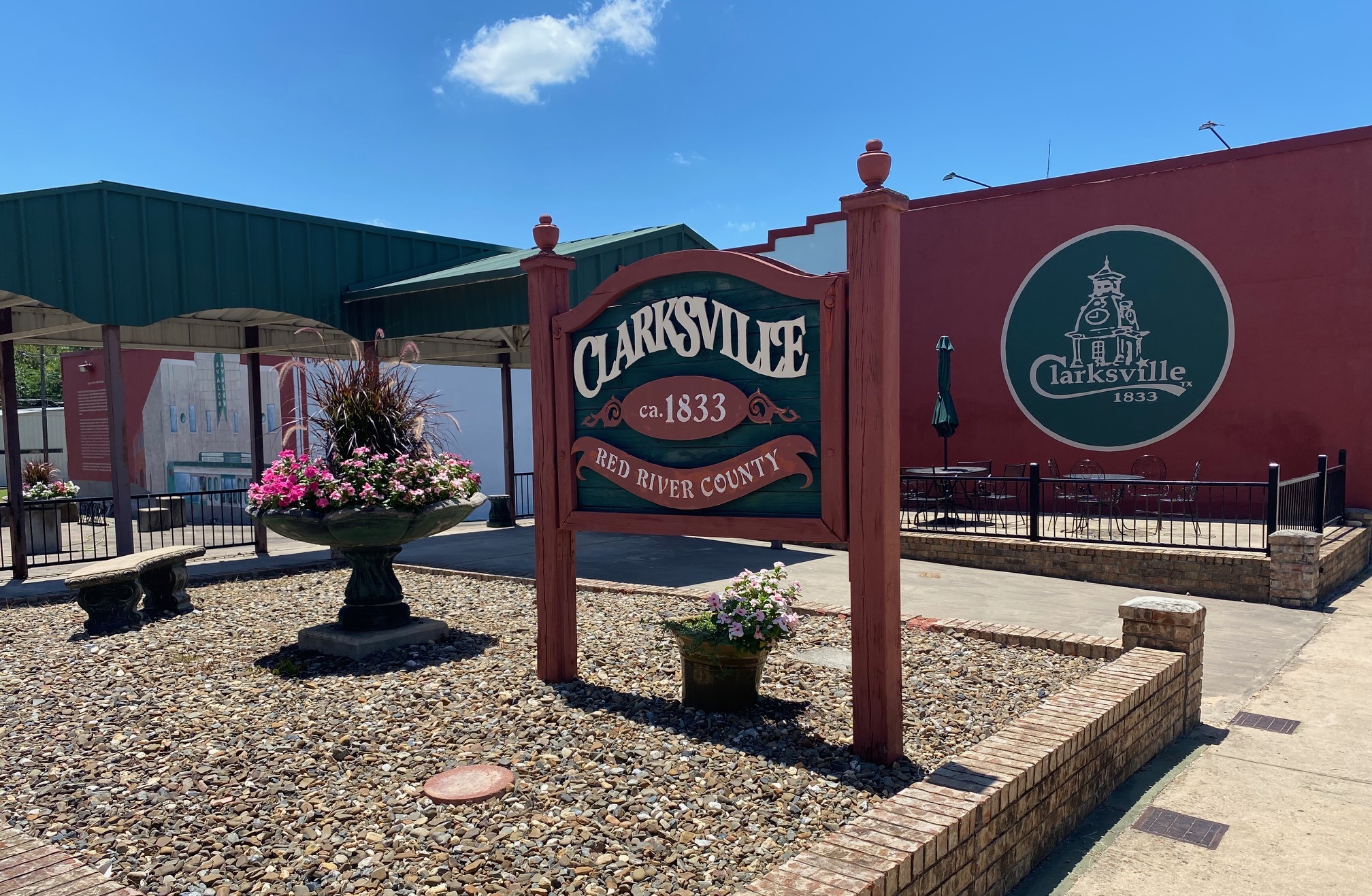 welcome to clarksville texas sign