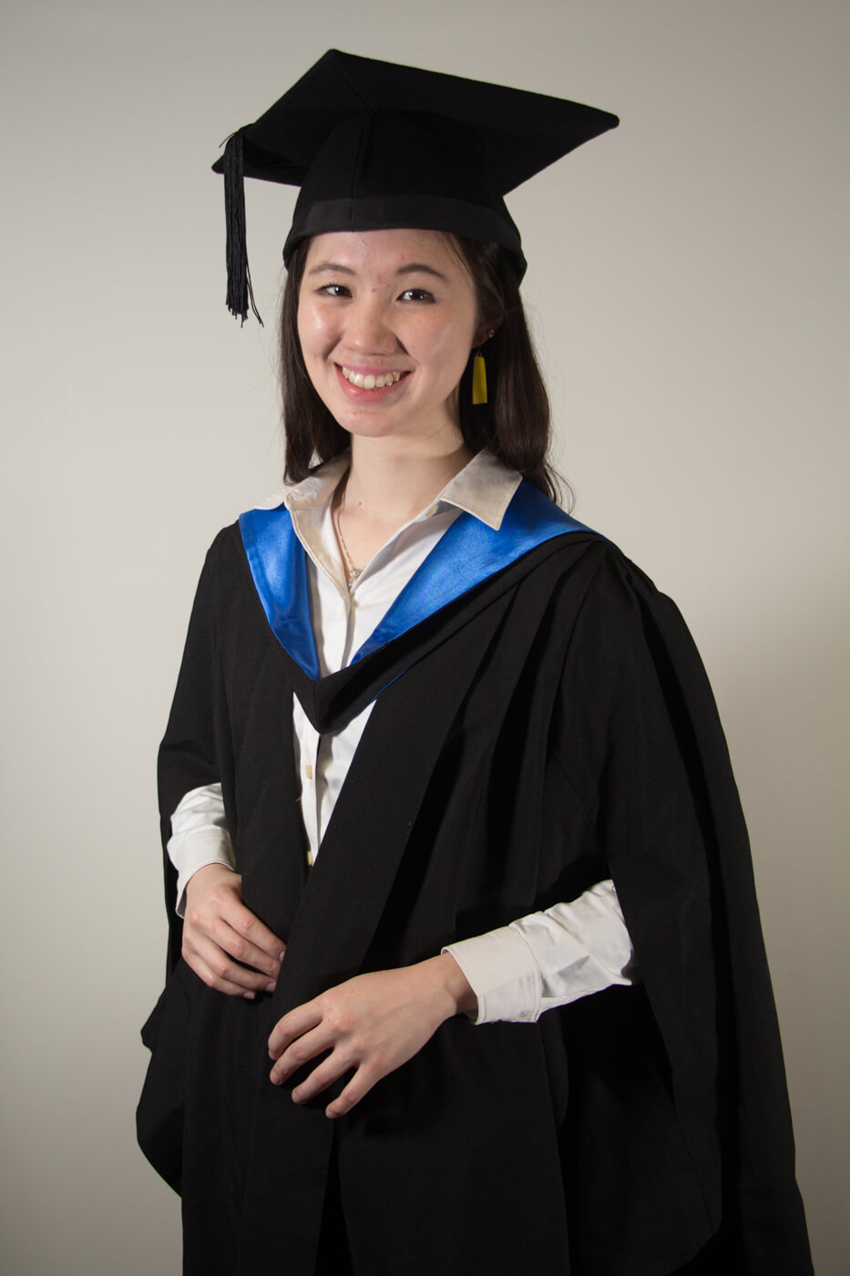 JCU standard bachelor degree graduation gown set Front view