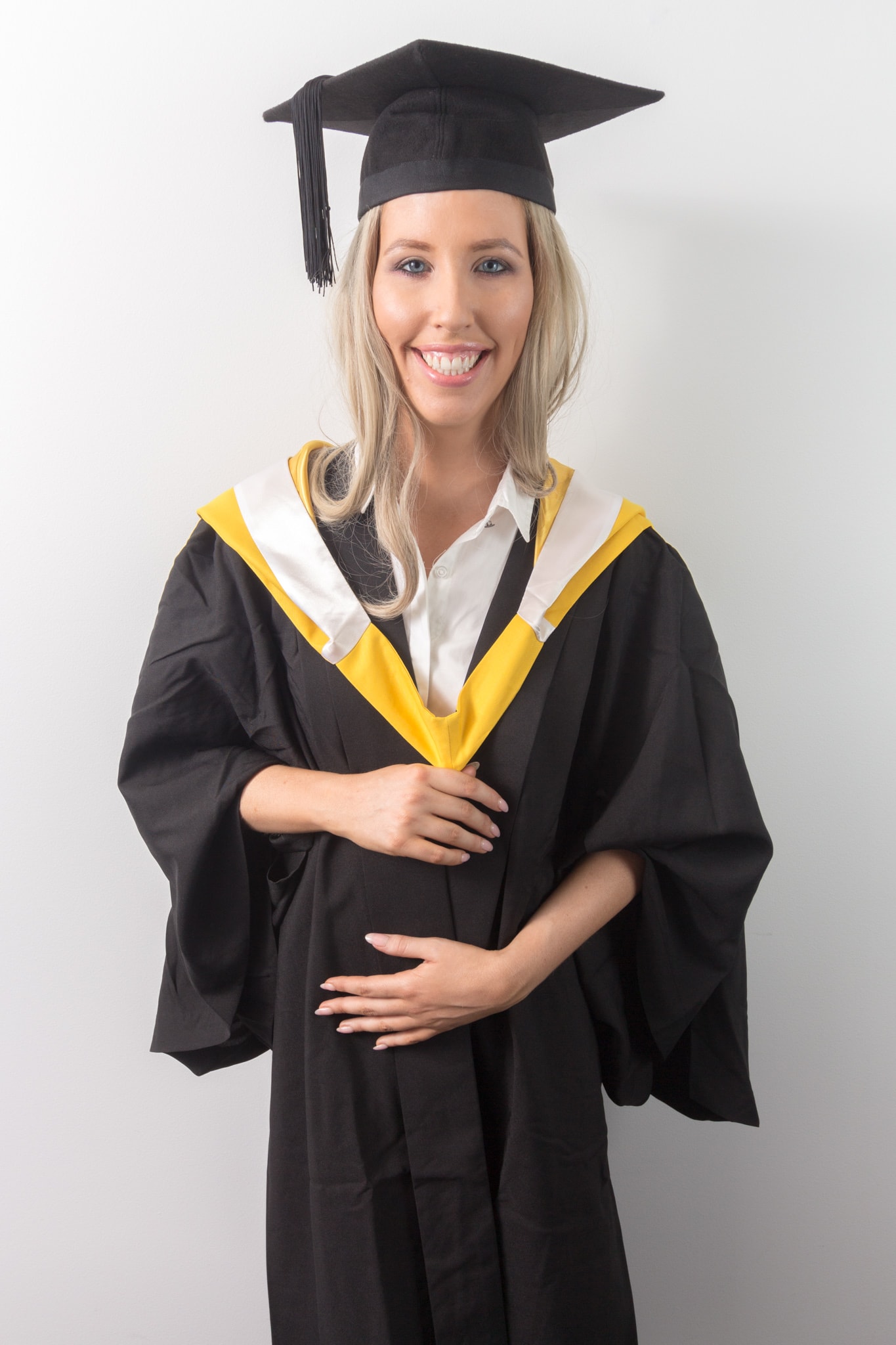 Macquarie University bachelor of arts graduation gown set Front view