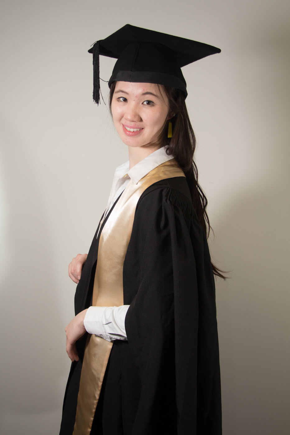 Swinburne advanced diploma of business graduation gown set Side view