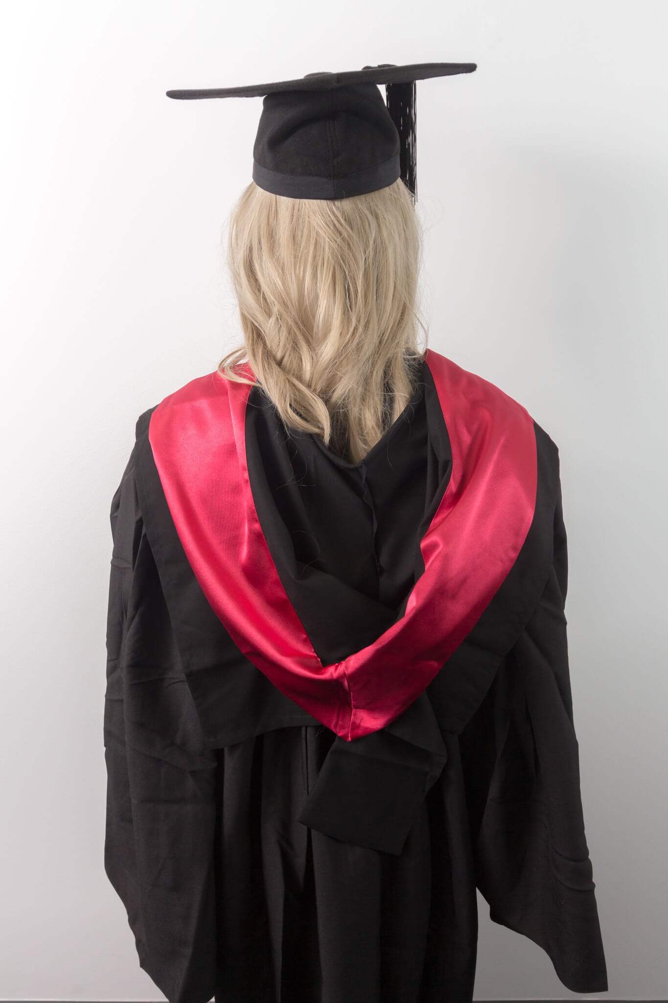 UoN Graduation Gown Set - Bachelor of Law | University Graduation Gown Set