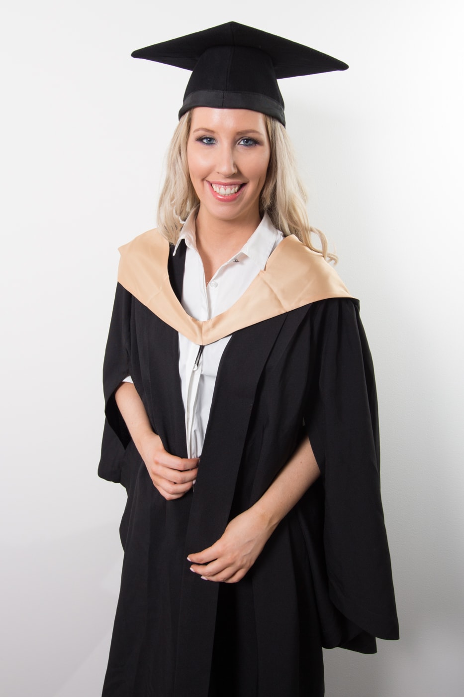 unisa-bachelor-of-information-technology-graduation-gown-set-front-view