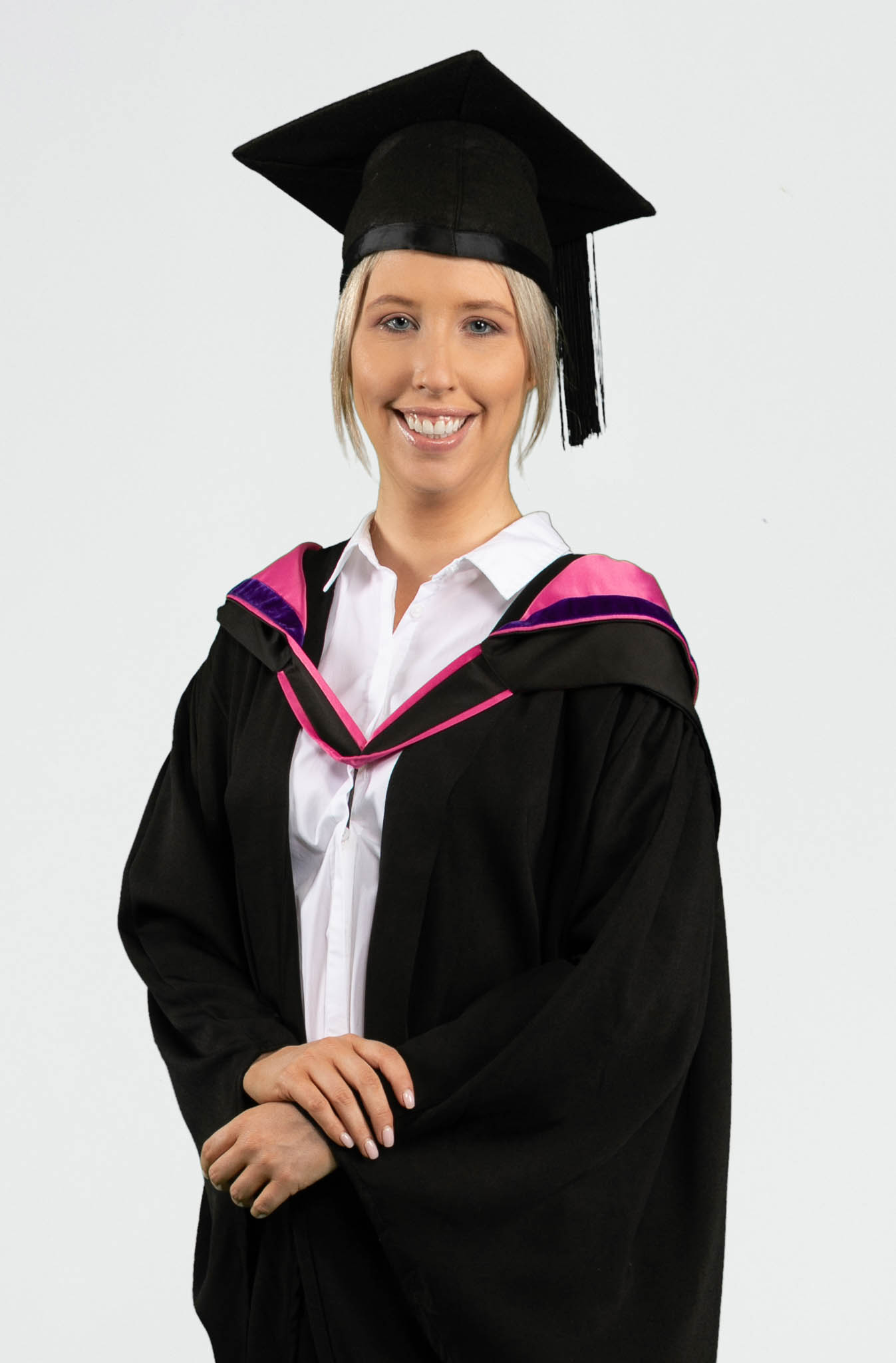University of the Arts London (UAL) graduation gown set - All Bachelor Degrees - Side view