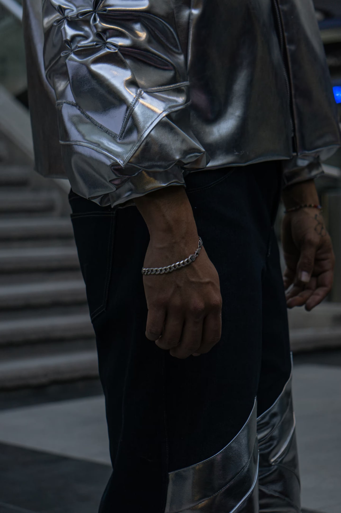 Prendas de la colección de moda experimental ANTITOPICO