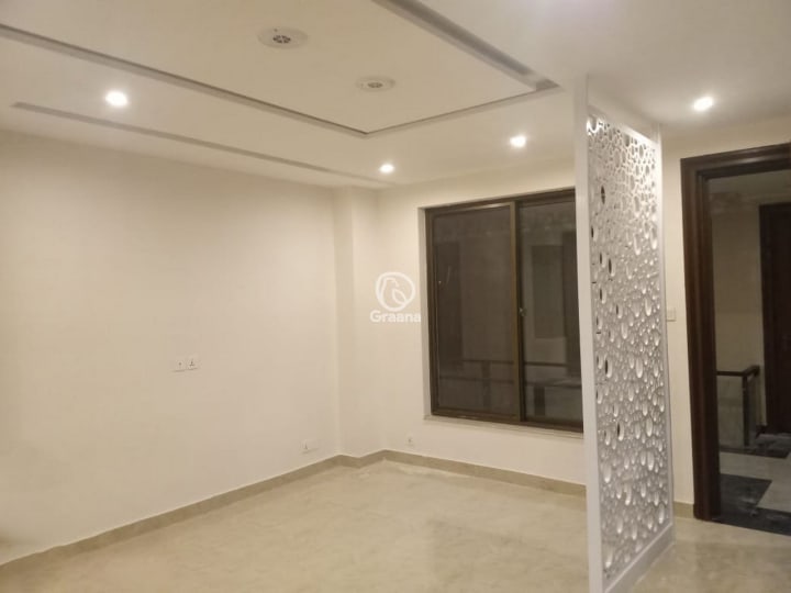5 marla flat for rent