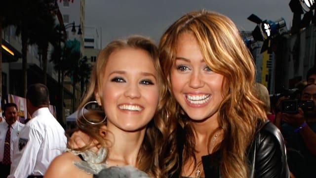 Emily Osment Miley Cyrus - Miley Cyrus Has 'Reunion of the Decade' With 'Hannah Montana' Co-Star Emily  Osment