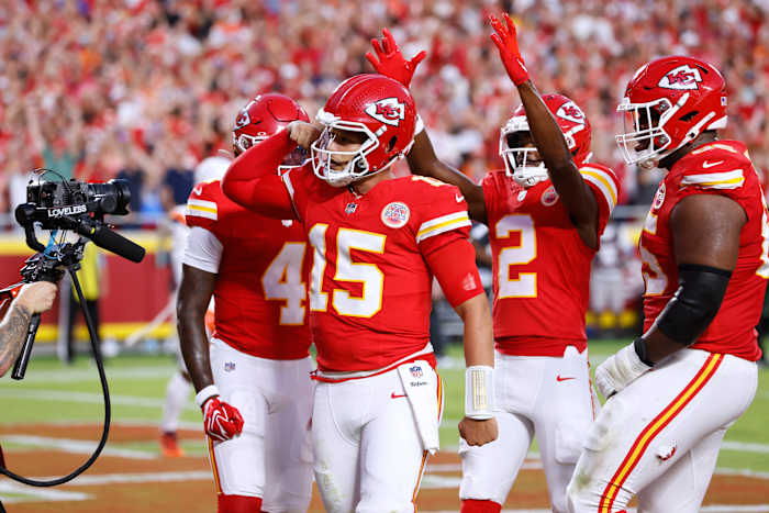 Walker runs all over Denver, Mahomes looks healthy as Chiefs beat up Broncos 31-10