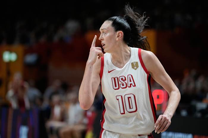 Breanna Stewart sparks US to 105-64 rout of Czech Republic after a scare vs Italy