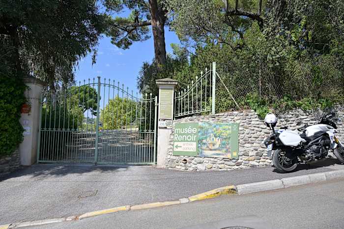 After the theft of 3 Renoir paintings from a French museum, here's a look at other famous heists