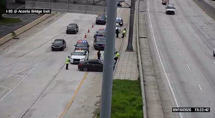 One northbound lane of Acosta Bridge off-ramp in Downtown blocked due to crash