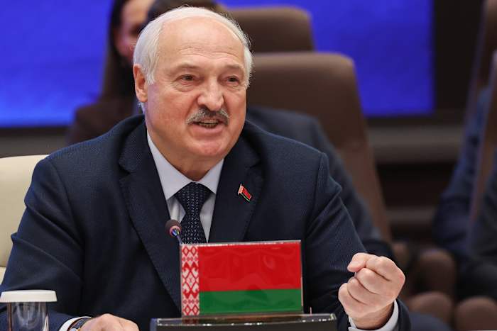 Belarus' authoritarian leader meets US envoy to push for lifting sanctions
