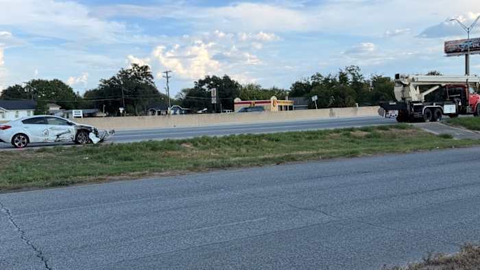 1 dead after crash involving crane truck on South Side, San Antonio police say