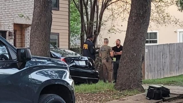 Early morning FBI raid at Northwest Side home catches neighbors off guard