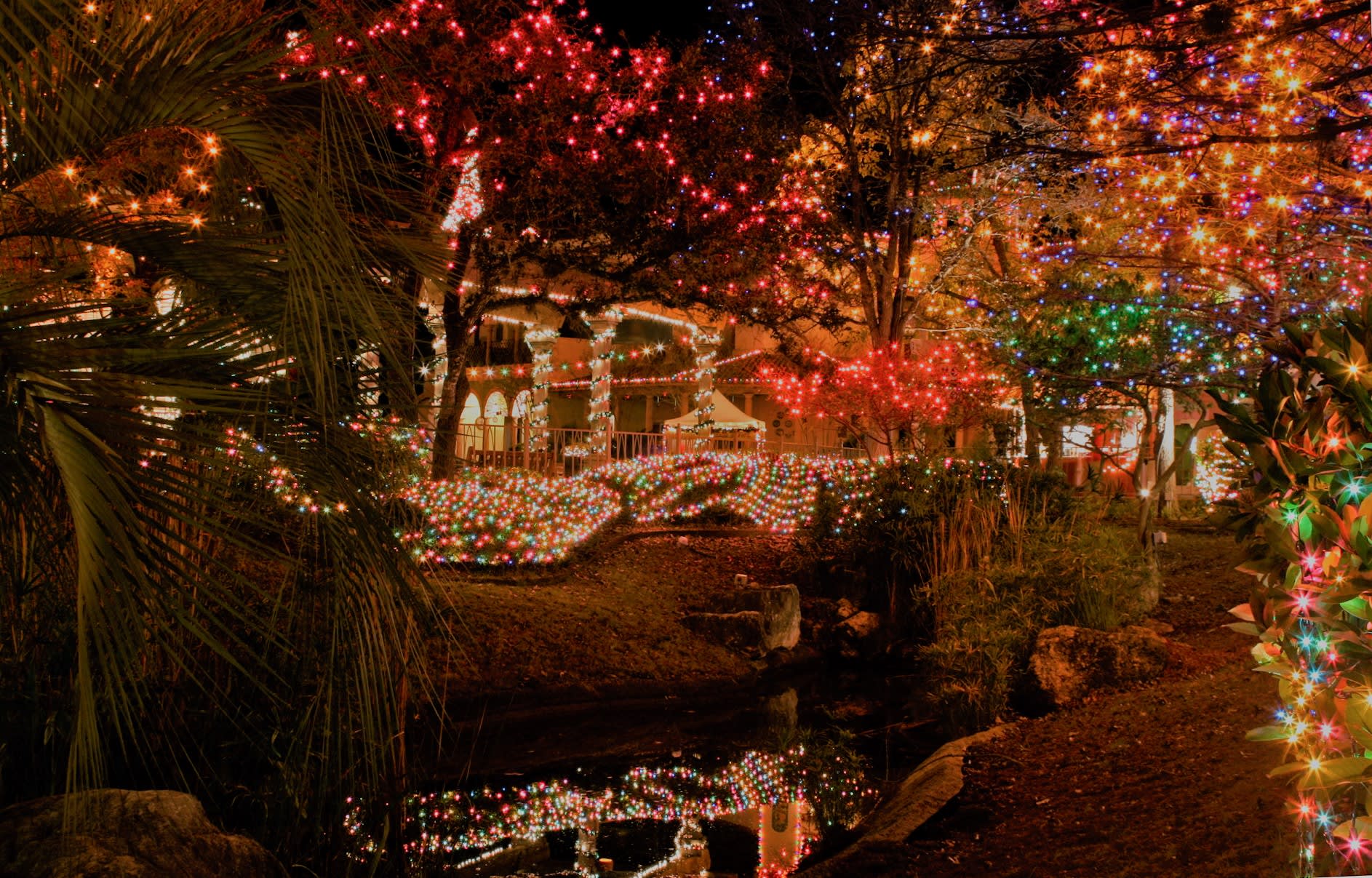 Where to see holiday lights from your vehicle in San Antonio