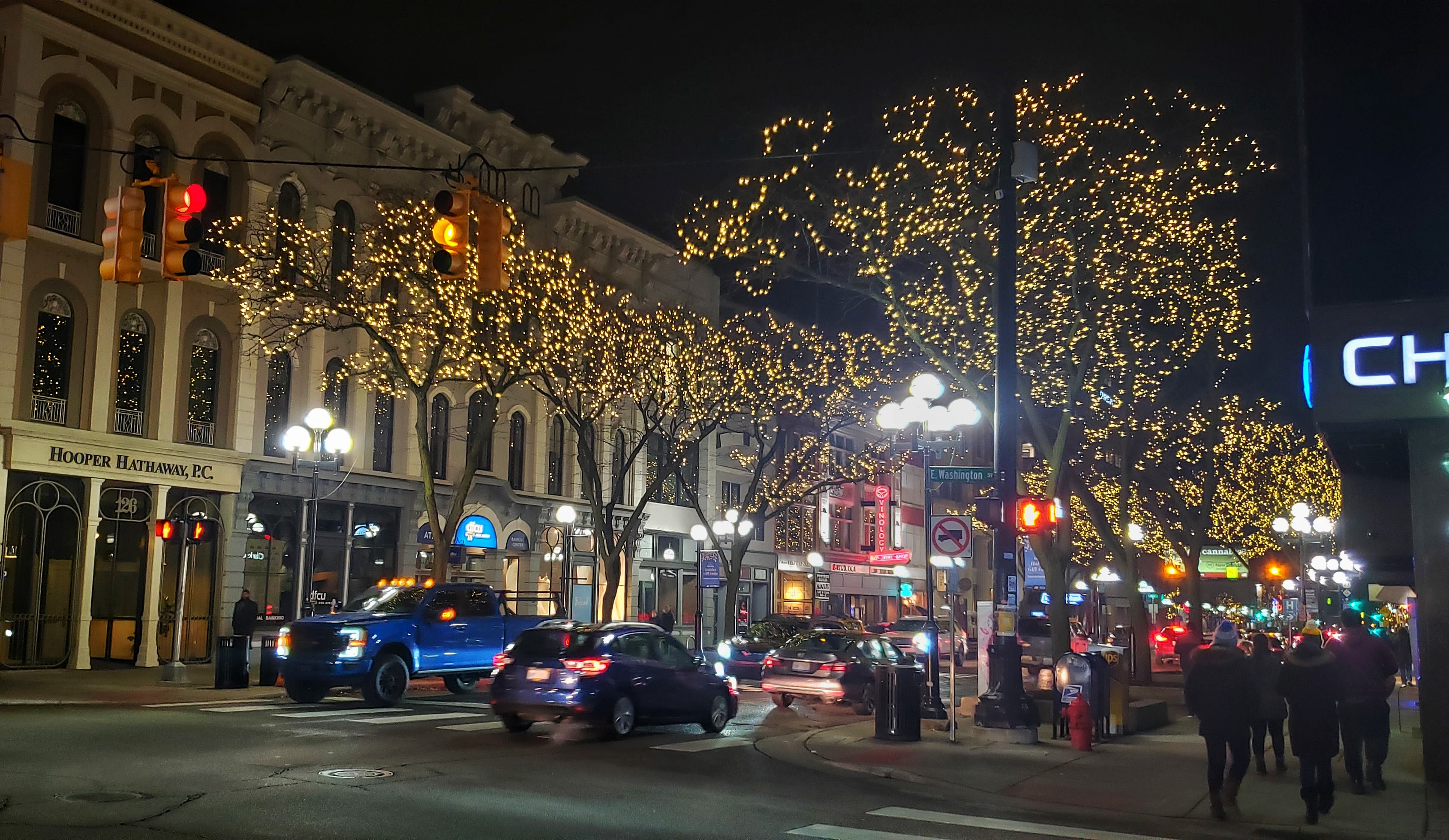 Ann Arbor Christmas Carolling 2022 Photos: Shoppers Flock To Ann Arbor For Annual Late Night Holiday Events