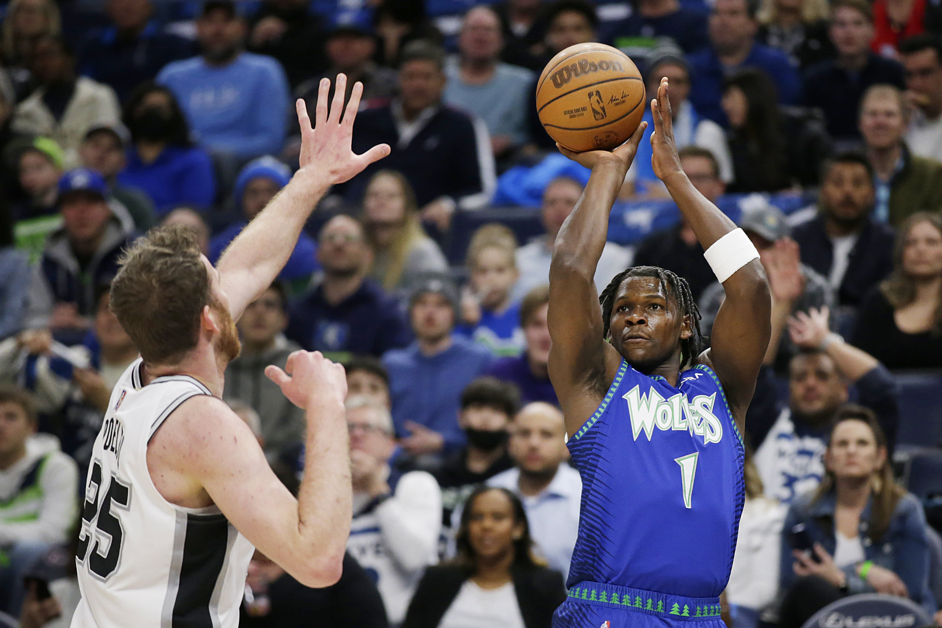 Edwards scores 49 as Timberwolves hold off Spurs, 127-121