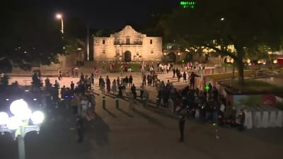 Fiesta Flambeau lights up San Antonio streets Saturday night