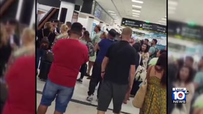 Hundreds of passengers at Reagan Airport say they were 'stranded