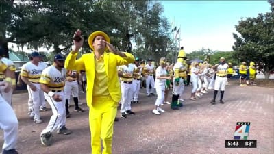 Savannah Bananas Provide Mass A-PEEL For Fans — College Baseball