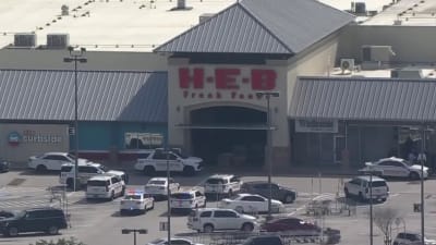 Whataburger employees aid H-E-B workers with to-go care packages