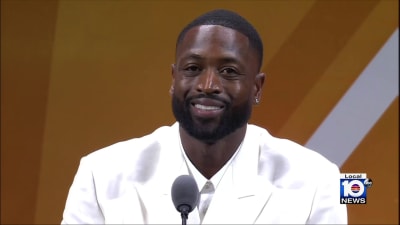 Wade expresses his gratitude at jersey retirement ceremony