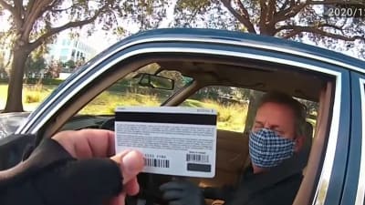 Orlando police officers use discretion, compassion handing out gift cards