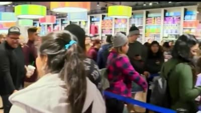 Denver Black Friday shoppers crowd malls, Business