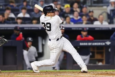 Red Sox hold off Yankees in Fenway Park's first sellout since 2019