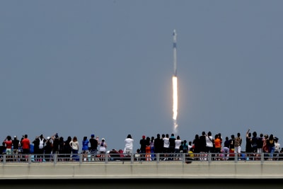 Dragon-riding astronauts join exclusive inner circle at NASA