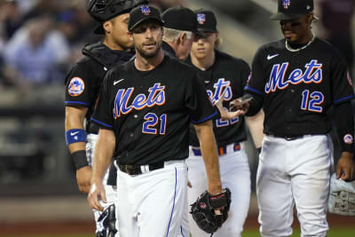 830 Ny Mets Jersey Stock Photos, High-Res Pictures, and Images