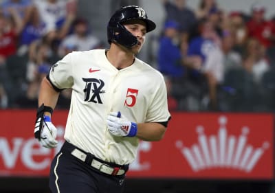 Corey Seager exits in the 8th, 07/21/2023