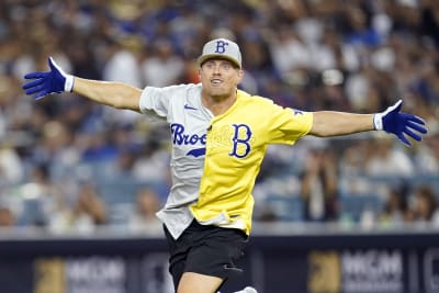 Bryan Cranston steals show during 2022 MLB All-Star Celebrity Softball game