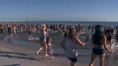 Pants falling down on Jacksonville Beach!