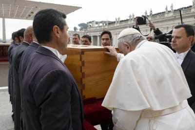 Faithful mourn Benedict XVI at funeral presided over by pope