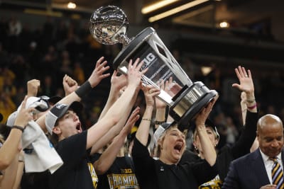 College Basketball Trophäe