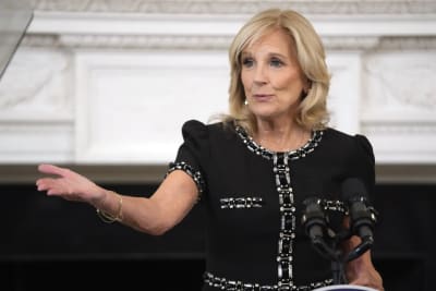Jill Biden brings a holiday ice rink to the White House for children to  skate and play hockey