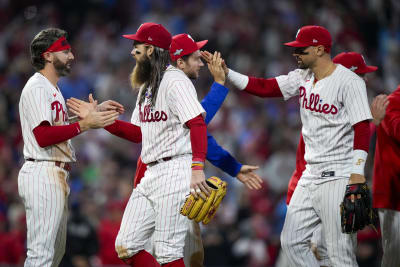 Philadelphia Phillies Ryan Howard (L) celebrates his fourth inning