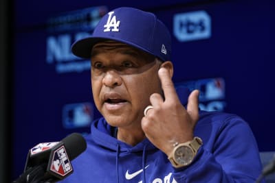 Dave Roberts raises the bar in Dodgers search for new manager