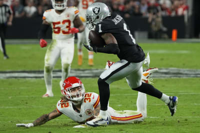 Mahomes' 5 TD passes lead Chiefs past Raiders 41-14