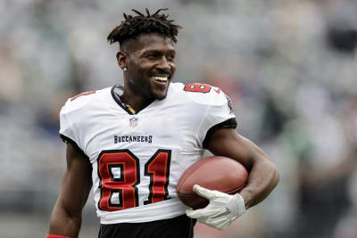 Buccaneers' Bruce Arians won't address futures of Antonio Brown