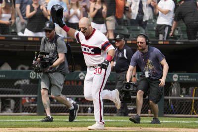 Hendriks gets first save since cancer as Giolito, White Sox top Yankees