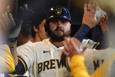 Milwaukee Brewers clinch division title in final home game