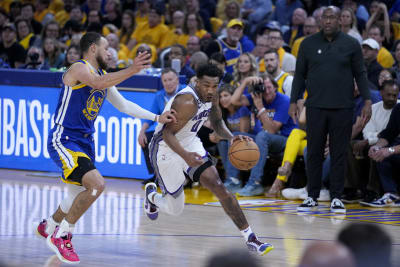 Durant, Curry and Warriors attend Looney jersey ceremony in Milwaukee